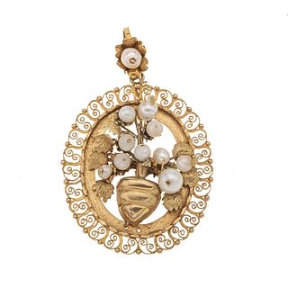 Pendiente vintage con perlas en oro amarillo de 8k. 10 perlas cultivadas color blanco. Diseño de jarrón con flores. Peso: 6.3 g
