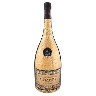 A. Hardy. 21 carats. Noces d'or. Cognac. France. Botella con recubrimiento de hoja de oro.