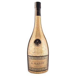 A. Hardy. 21 carats. Noces d'or. Cognac. France. Botella con recubrimiento de hoja de oro.