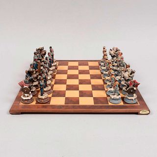 Juego de ajedrez Civil War, Yankees del Norte VS Rebeldes del Sur. EUA, siglo XX. En resina con policromía de la marca Oak Ent.