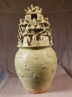 A fine Chinese Yue glazed spirit jar (hunping)
