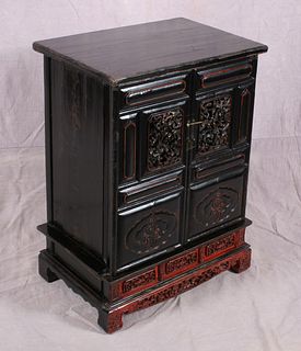 Carved and lacquered Chinese altar/shrine, 18th/19th c