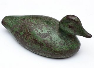 A GOOD EARLY 20TH C. CAST IRON DUCK FORM PAPERWEIGHT WEIGHT