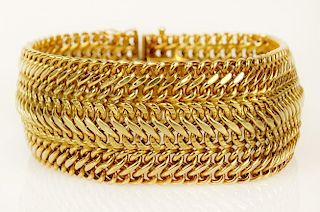 Lady's vintage Italian 14 karat yellow gold mesh link bracelet.