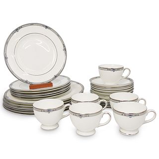 (29 Pc) Wedgewood Porcelain Plate Set