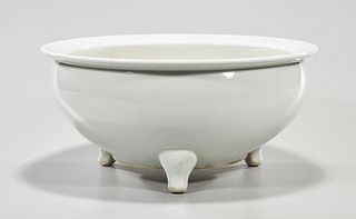 Chinese Porcelain Tripod Basin