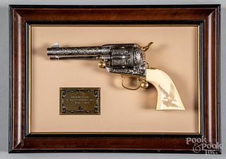 Franklin Mint John Wayne action revolver replica