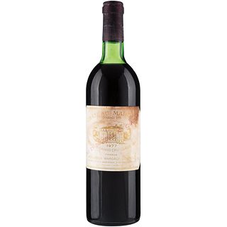 Château Margaux. Cosecha 1977. Grand Vin.  Premier Grand Cru Classé. Margaux. Nivel: en la mitad del hombro.<R...