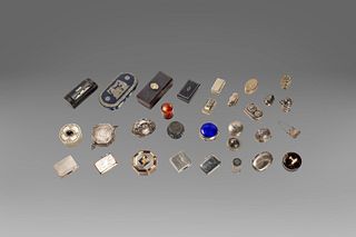 Lot consisting of 30 boxes in silver and other materials