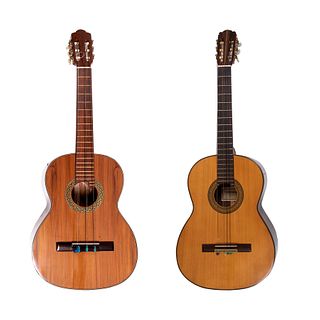 Lote de 2 guitarras acústicas. México Siglo XX. Marca Ventura y Tres. Elaboradas en madera tallada, color natural.