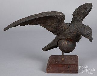 Carved spread winged eagle, 19th c.
