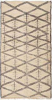 Vintage Moroccan rug , 6 ft 2 in x 11 ft 7 in (1.88 m x 3.53 m)