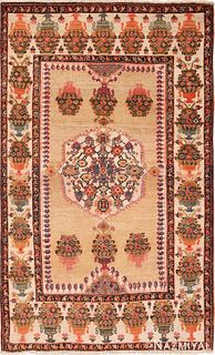 Antique Persian Farahan , 4 ft 5 in x 6 ft 6 in (1.35 m x 1.98 m)