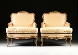 A PAIR OF LOUIS XV STYLE PAINTED AND CARVED WOOD BERGÈRES, 20TH CENTURY,