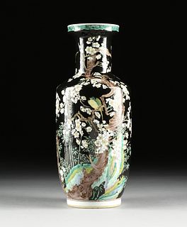 A CHINESE EXPORT FAMILLE NOIRE ENAMELED PORCELAIN BANGCHUIPING "ROULEAU" VASE, KANGXI MARK, QING DYNASTY (1644-1912),