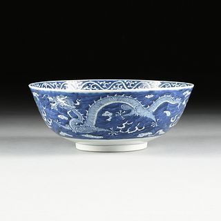 A CHINESE BLUE AND WHITE DRAGON AND CLOUD FOOTED BOWL, KANGXI MARK, QING DYNASTY (1644-1912),