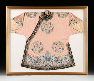 A CHINESE QING DYNASTY GILT APRICOT GROUND SILK WOMEN'S SEMI FORMAL DOMESTIC SURCOAT ROBE, 1644-1912,