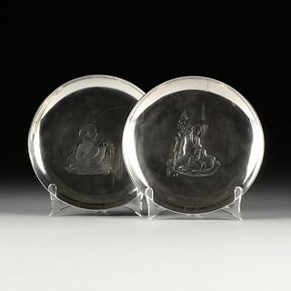 A PAIR OF JAPANESE STERLING SILVER REPOUSSÉ PLATES, MEIJI PERIOD (1868-1912),