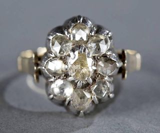 2 tcw diamond ring made of 14kt gold & silver.