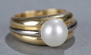 Pearl and 18kt white and yellow gold ring.