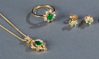 2ct emerald, diamond and 18kt gold jewelry set.