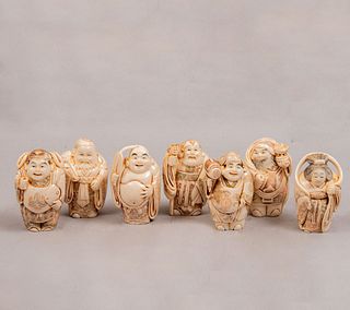 PRECIOS DE RECUPERACIÓN. Los Siete Dioses de la Fortuna "Sichi Fukujin". Japón, siglo XX. Talla en marfil con detalles en tinta. Pz: 7