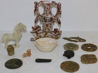 LOT OF TWELVE JADE AND CARVED HARDSTONE ITEMS,