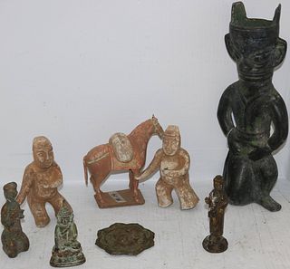 LOT OF EIGHT CHINESE OBJECTS, 20TH CENTURY. TO