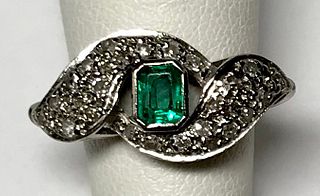 18K White Gold Emerald & Diamond Accent Ring