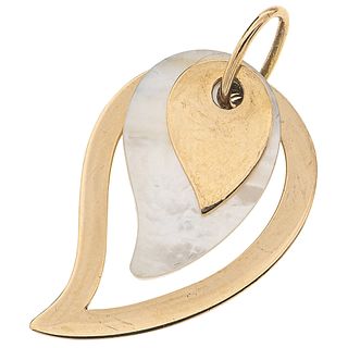 MOTHER OF PEARL PENDANT. 18K YELLOW GOLD. CACHAREL