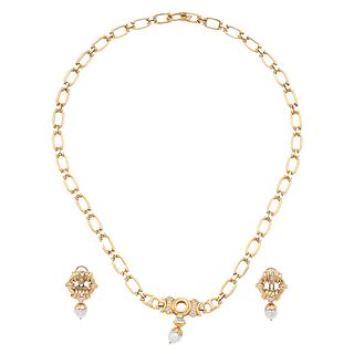 CHOKER AND EARRINGS WITH CULTURED PEARLS AND DIAMONDS. 18K YELLOW GOLD AND PALADIUM SILVER