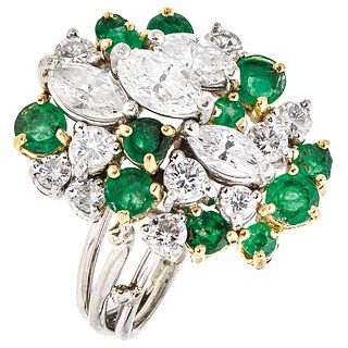 EMERALDS AND DIAMONDS RING. 18K WHITE AND YELLOW GOLD 