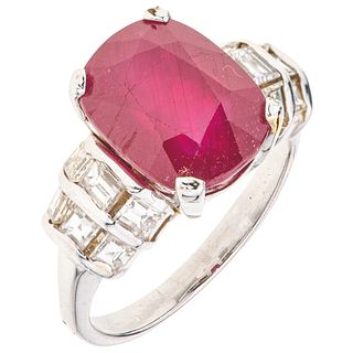 RUBY AND DIAMONDS RING. 14 WHITE GOLD