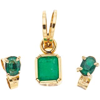 PENDANT AND STUD EARRINGS WITH EMERALDS. 18K YELLOW GOLD