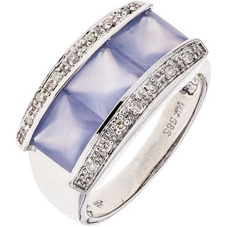 CHALCEDONY AND DIAMONDS RING. 14K WHITE GOLD