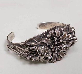 Arts & Crafts Sterling Silver Floral Bracelet c1910