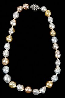 Pearl Necklace with 18kt. Diamond Clasp