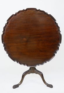 18th Century English Chippendale Mahogany Pie Crust Tilt Top Table