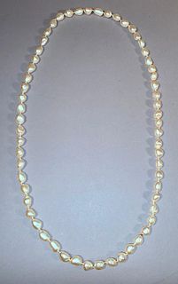 Ladies Baroque Pearl Necklace