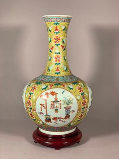 Large Chinese Famile Jaune Vase, Late 19th Century