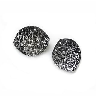 Leaf earrings in sterling silver with diamonds