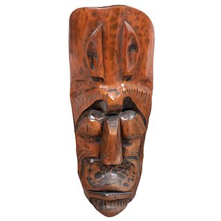 Máscara. Siglo XX. En talla de madera. 119 x 47 cm