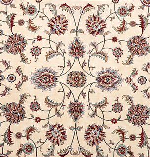 Tapete. Persia. SXXI. En fibras de lana ensedada y algodón. Decorado con elementos vegetales, florales y orgánicos. 348 x 249 cm