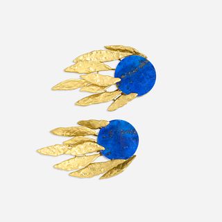 Chaumet, Pair of lapis lazuli and gold brooches