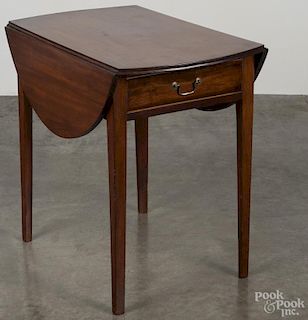 Federal mahogany Pembroke table, ca. 1800, 28 1/2'' h., 19 1/2'' w., 31'' d.
