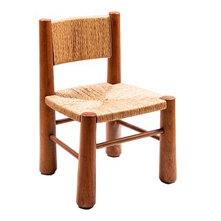 Silla Vallarta. Siglo XX. Diseño de Ricardo Legorreta. Elaborada en madera. Con respaldo y asiento de palma.
