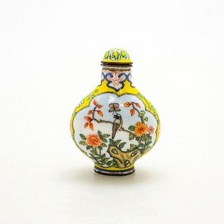 Chinese Vintage Famille Rose Snuff Bottle, Chrysanthemums