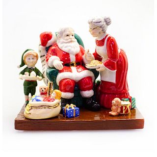 Santa Takes A Break HN5550 - Royal Doulton Figurine