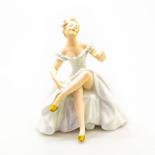 Wallendorf Porcelain Figurine, Seated Dancer