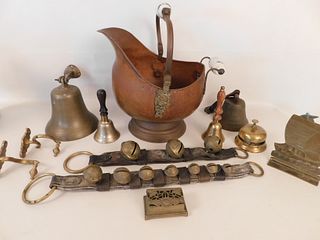 LARGE BRASS LOT WITH SLEIGH BELLS
